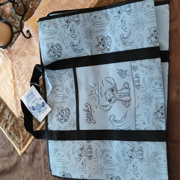 Disney Handbags - Medium zippered reusable shopping bag